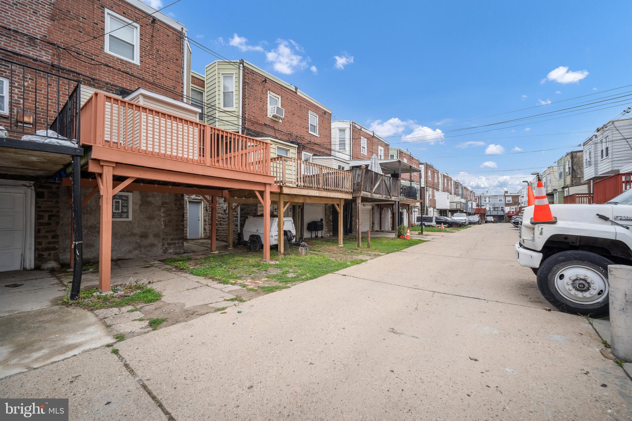 EAST OAK LANE - Residential