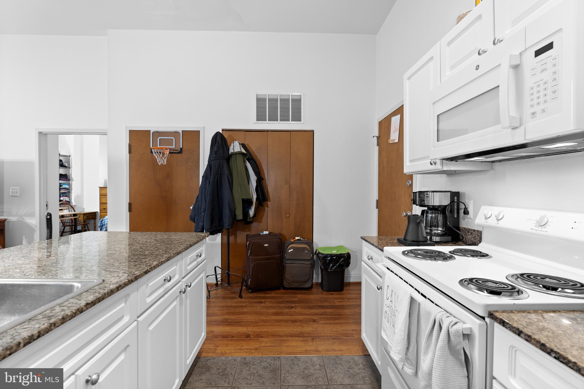 CENTER CITY - Residential Lease