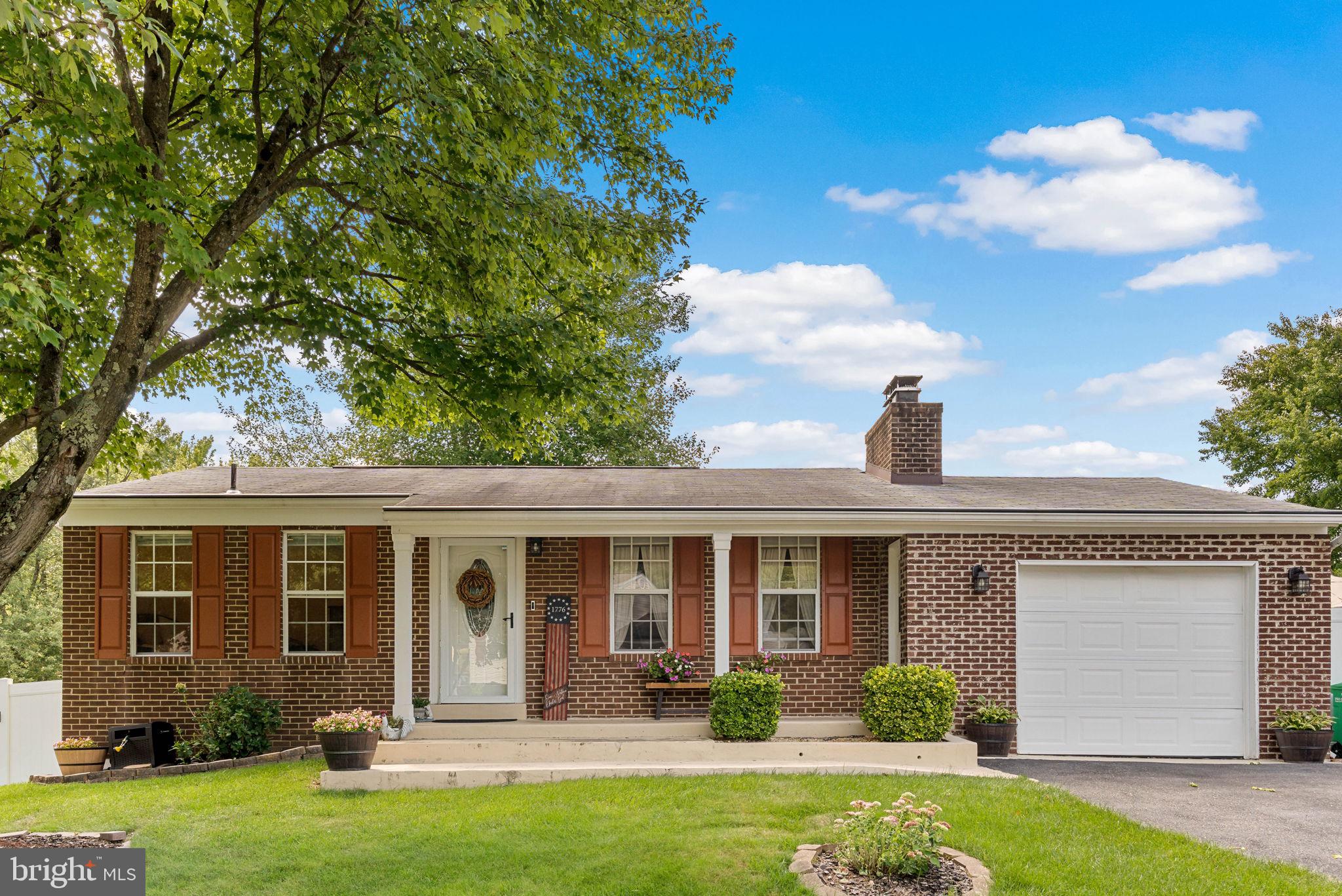 8805 ROSANNE COURT