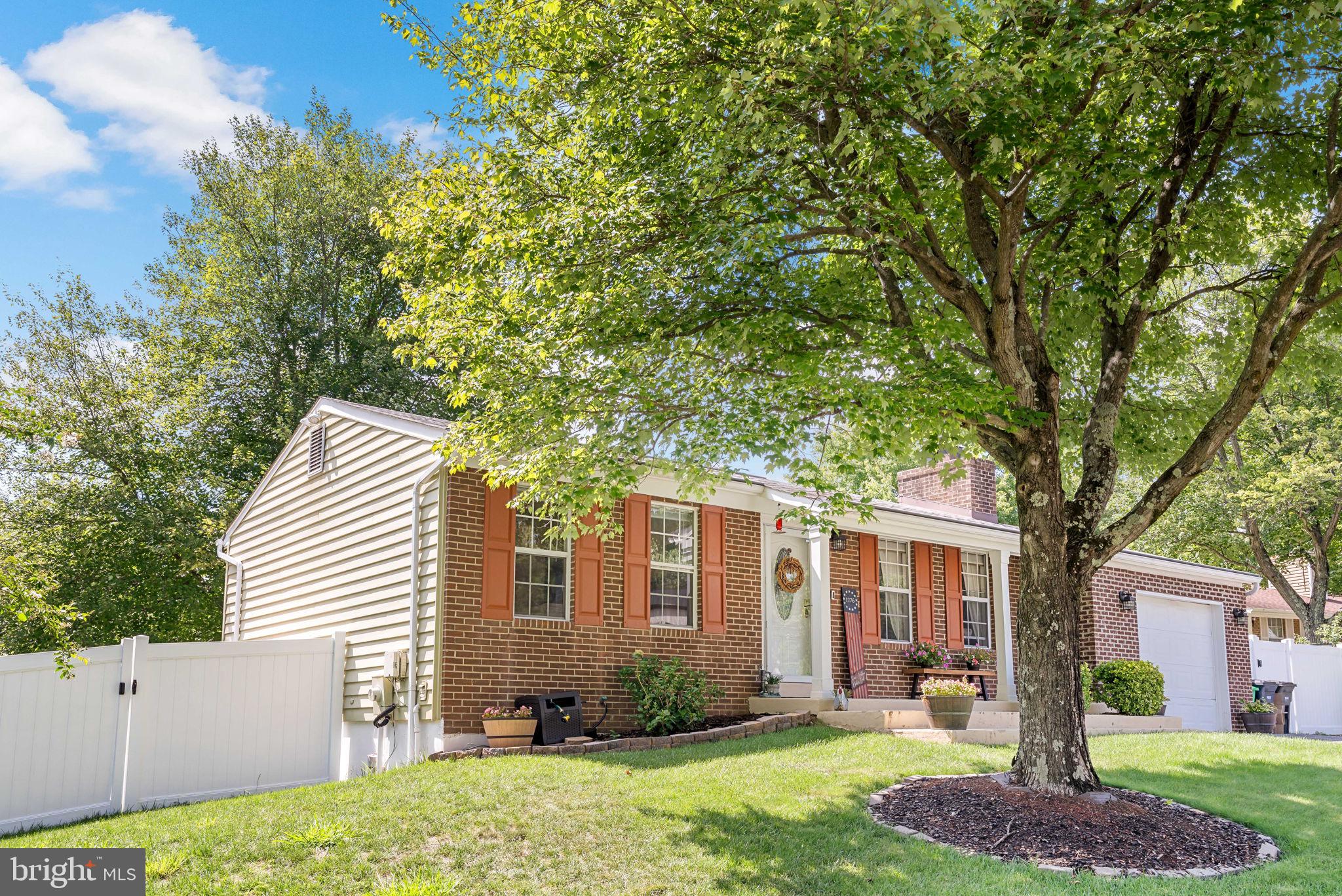 8805 ROSANNE COURT