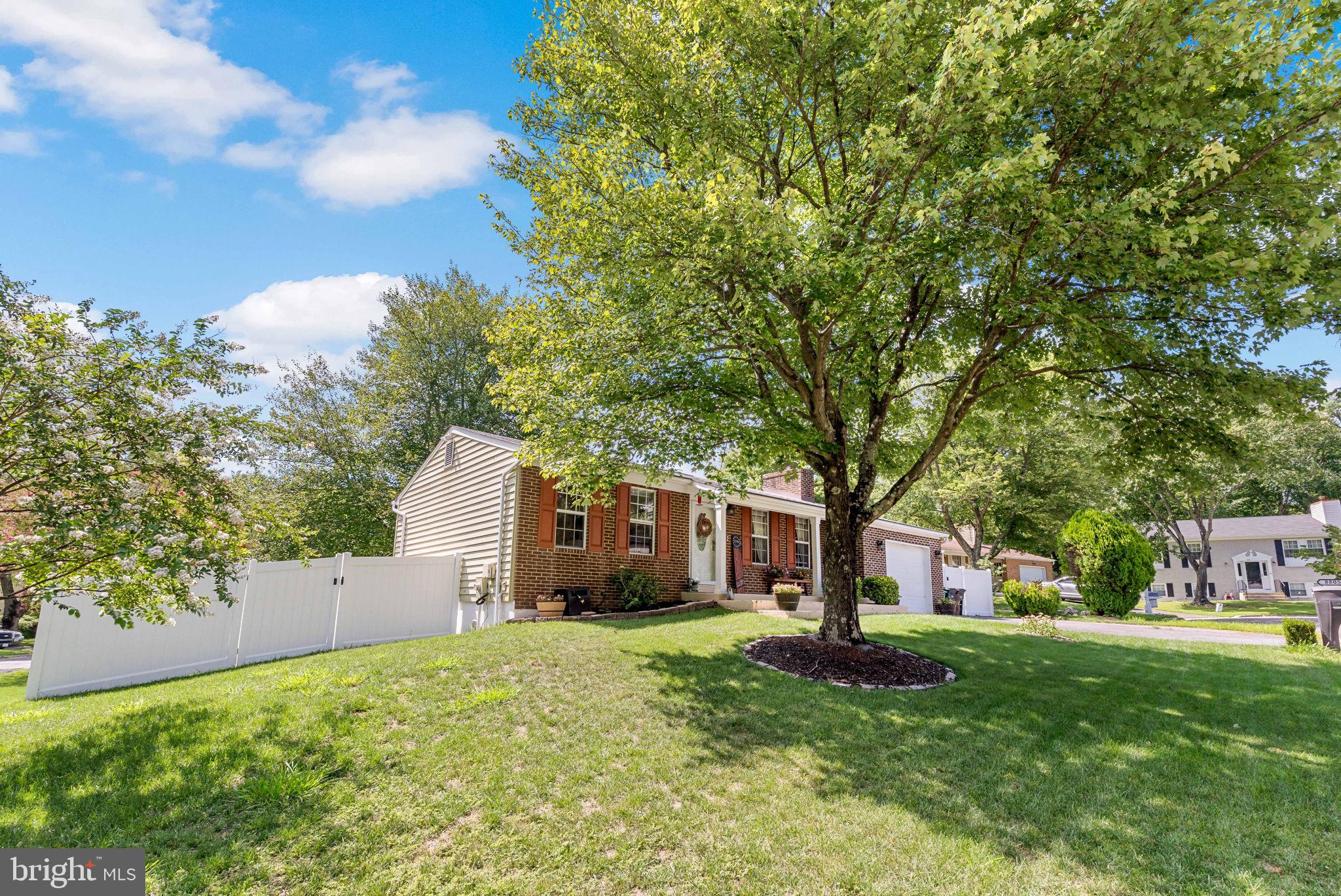 8805 ROSANNE COURT