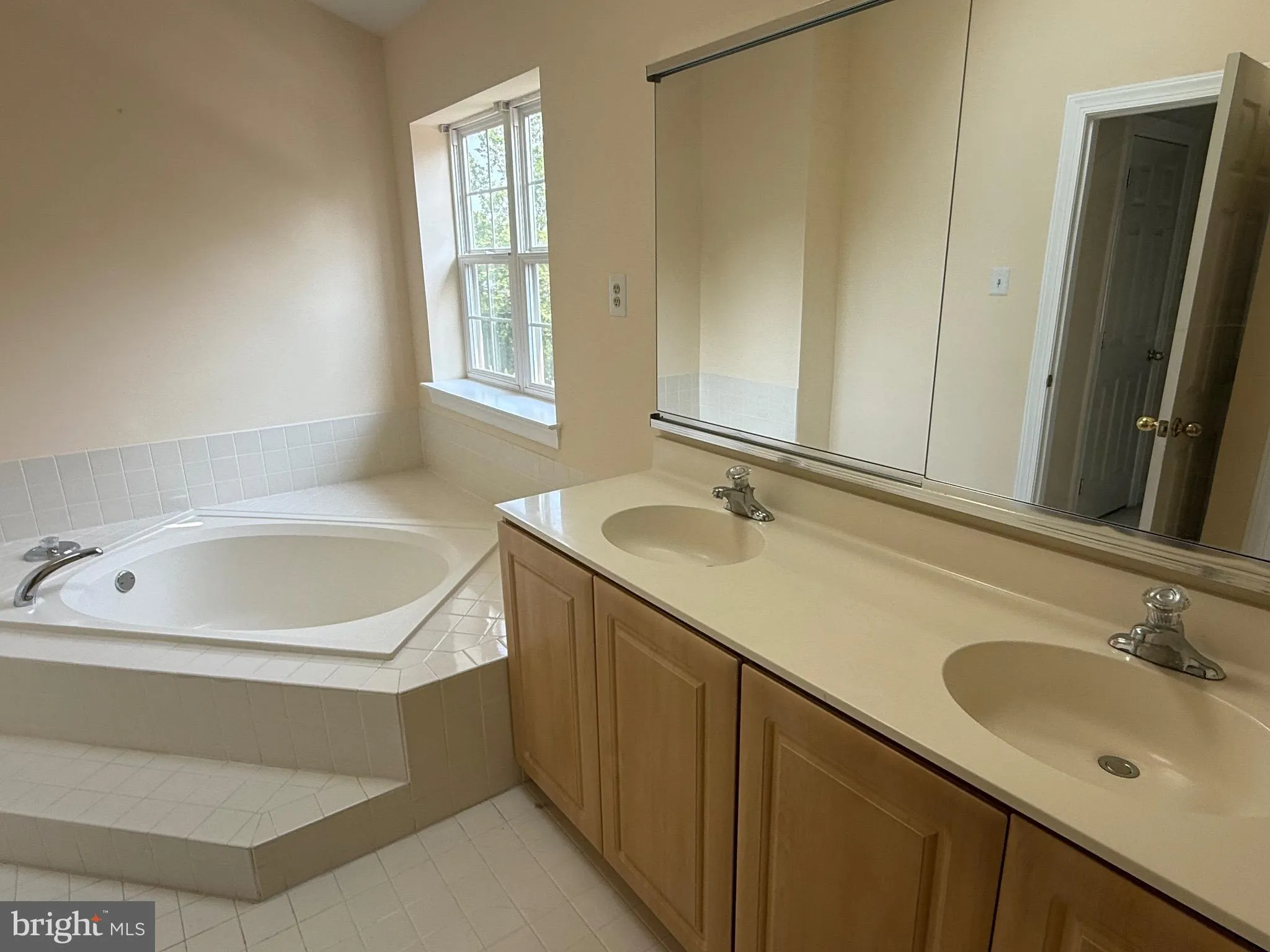 North Wales, Pennsylvania 19454, United States, 4 Bedrooms Bedrooms, ,3 BathroomsBathrooms,Residential,Active,146826