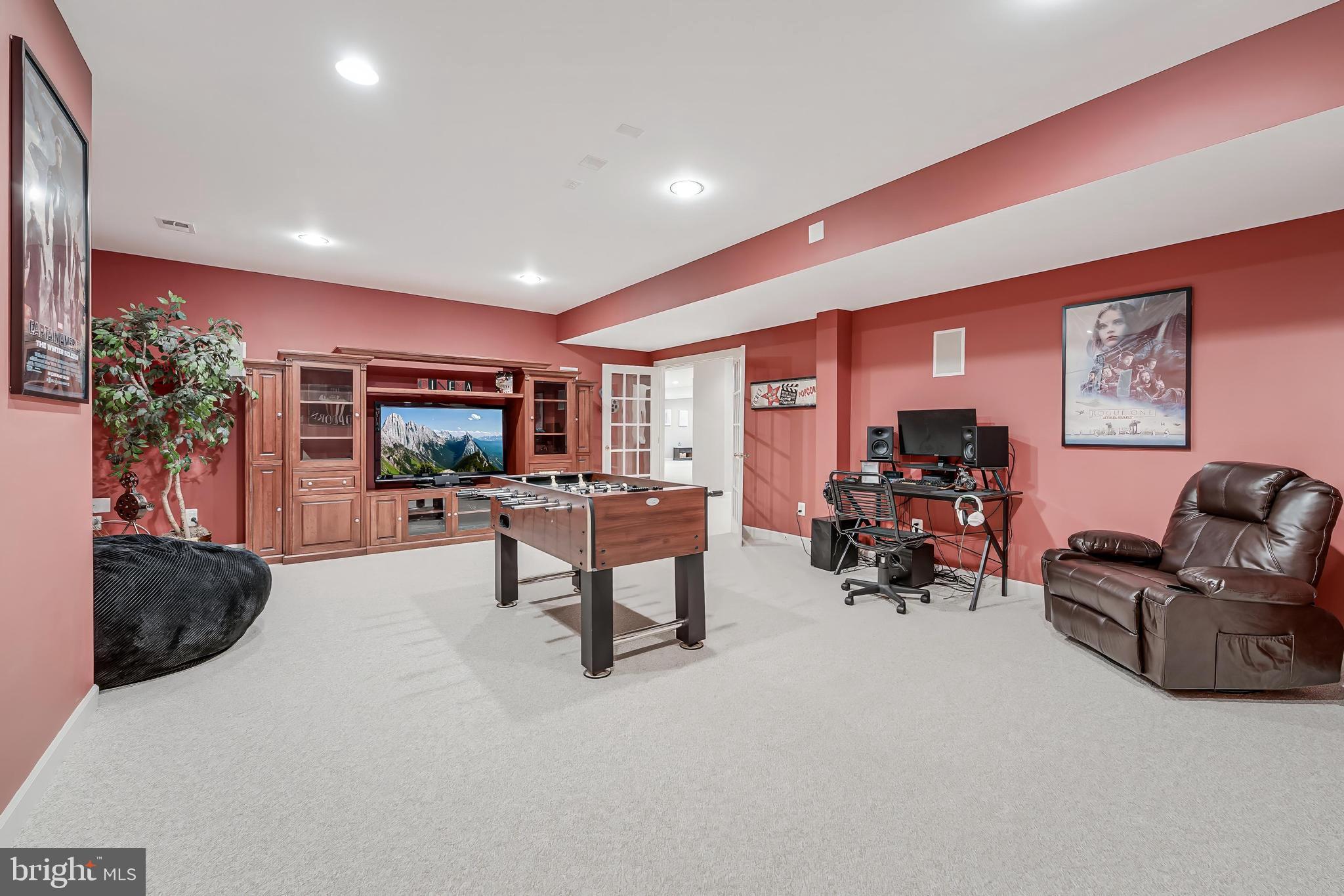 VILLAGE OF WAXPOOL - Residential