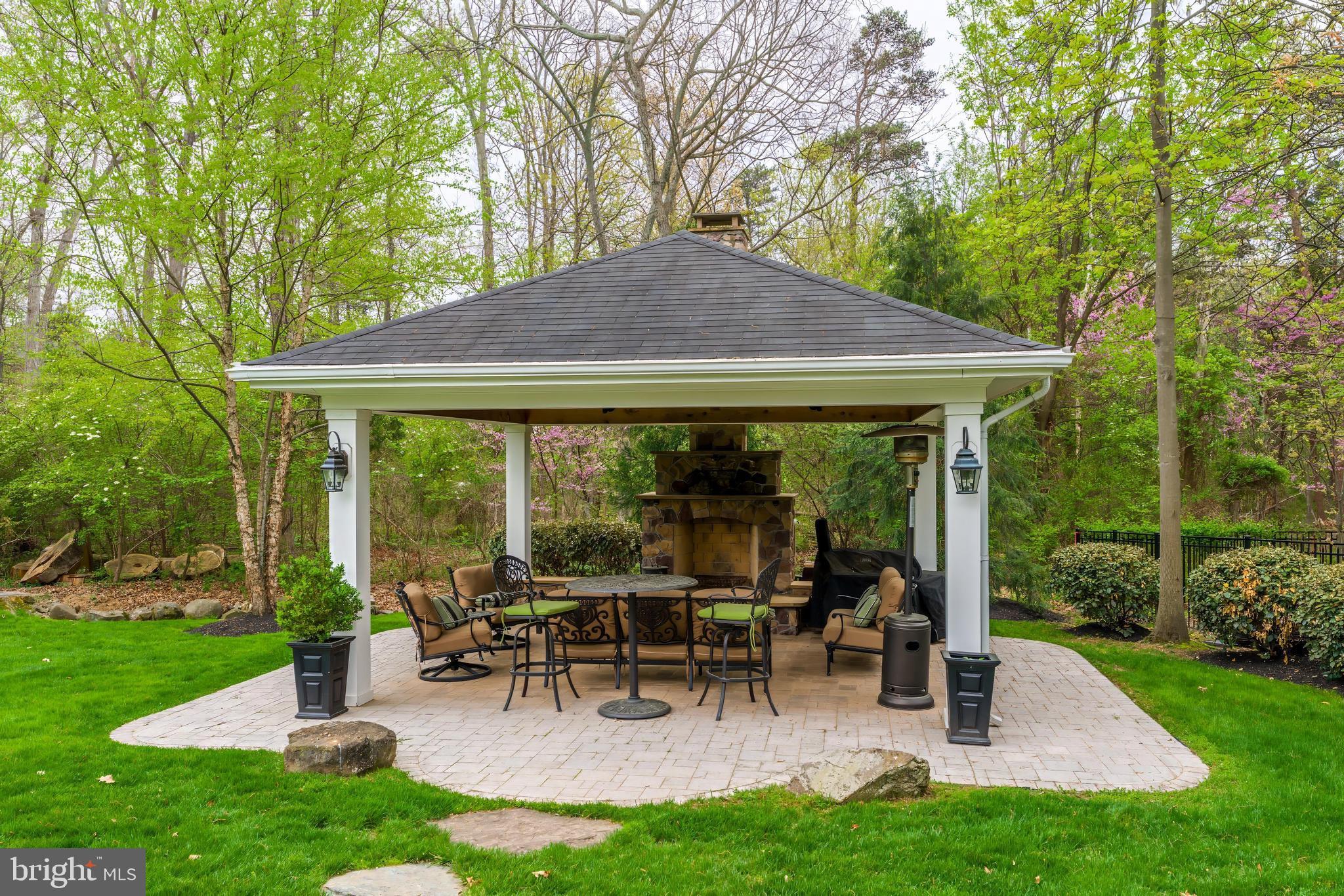 VILLAGE OF WAXPOOL - Residential