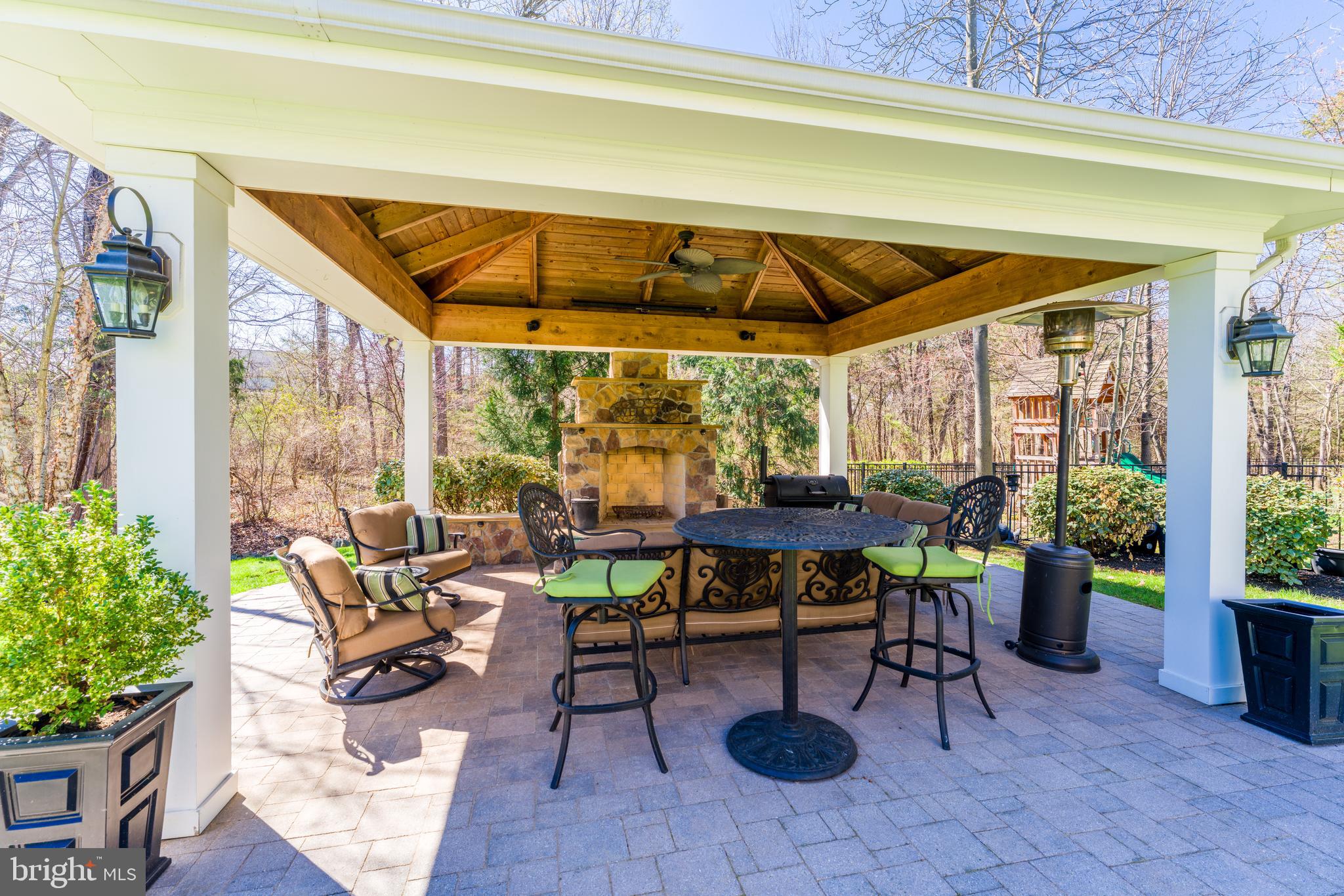 VILLAGE OF WAXPOOL - Residential