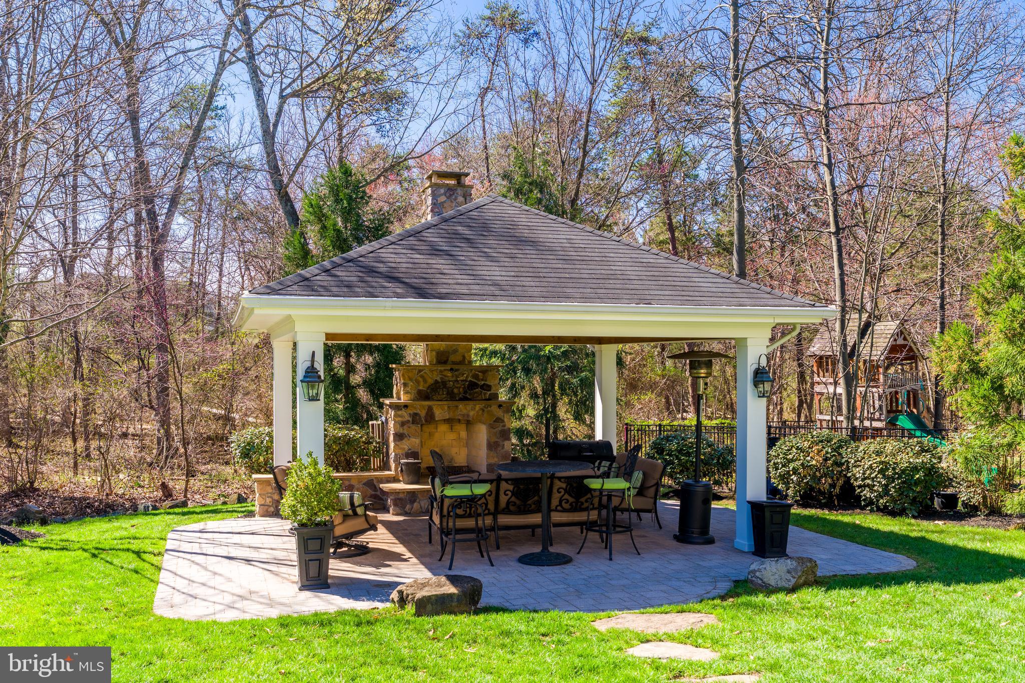 VILLAGE OF WAXPOOL - Residential