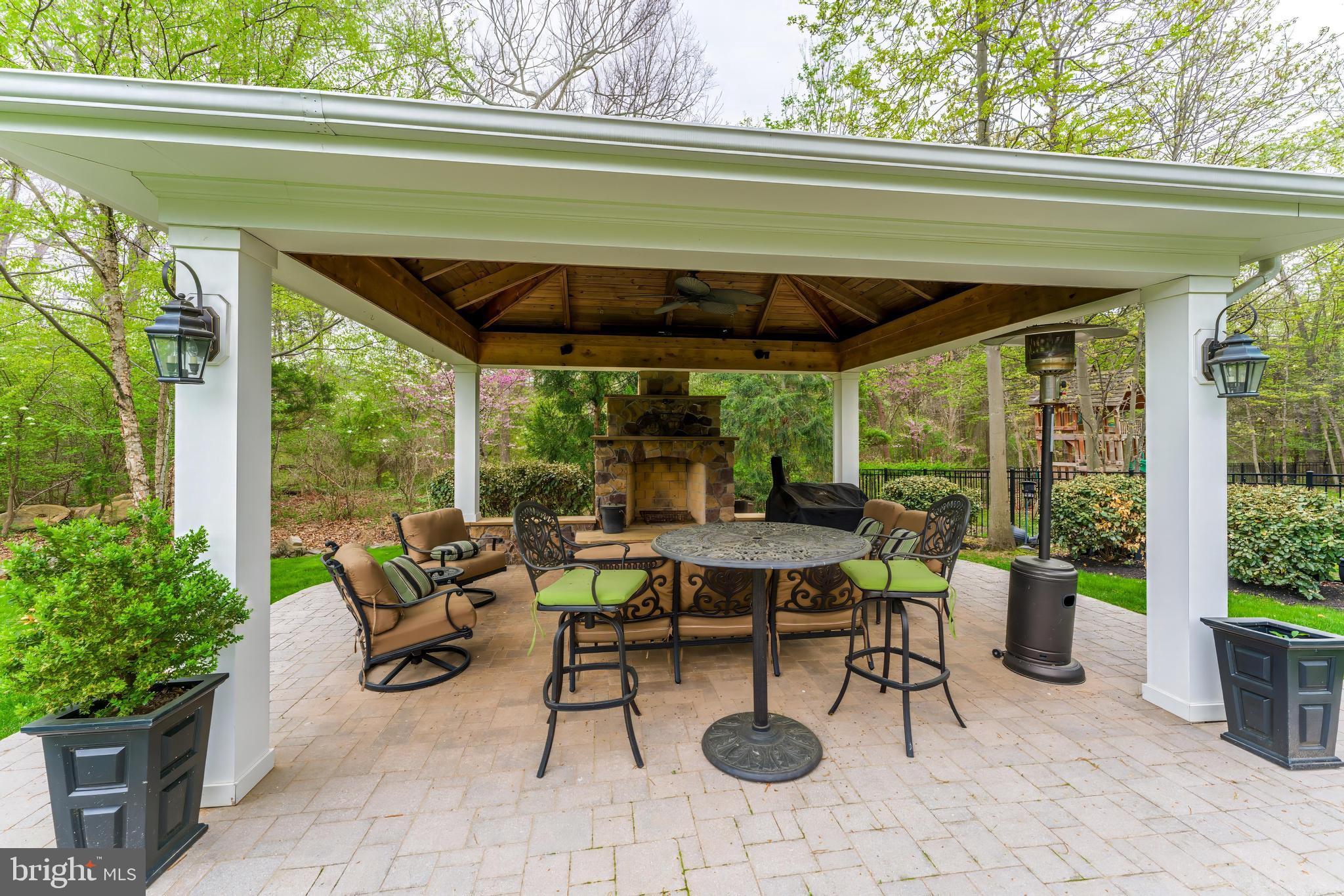 VILLAGE OF WAXPOOL - Residential