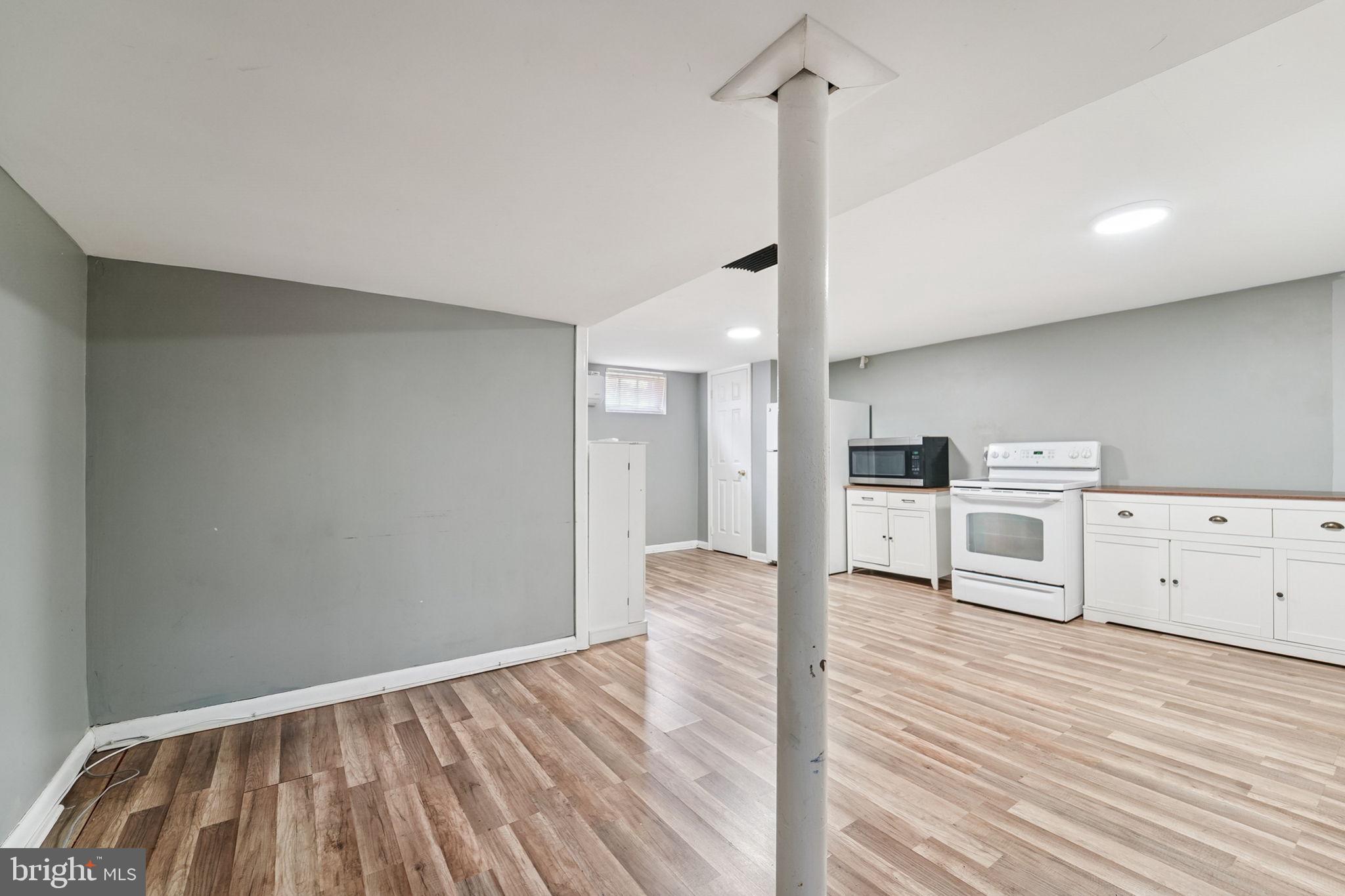 WILLIAMSBURG - Residential