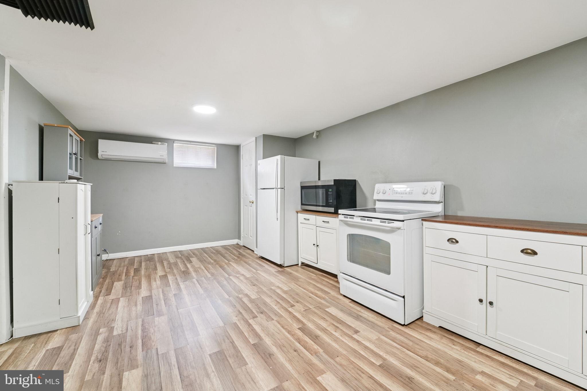 WILLIAMSBURG - Residential