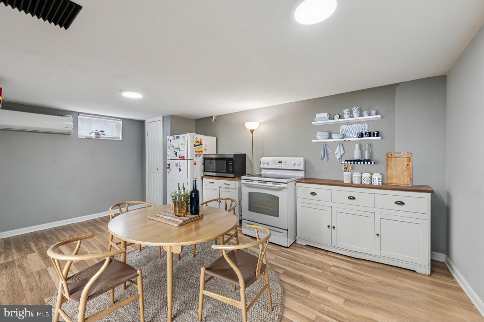 WILLIAMSBURG - Residential