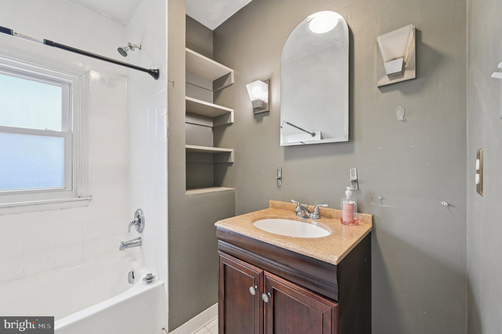 WILLIAMSBURG - Residential