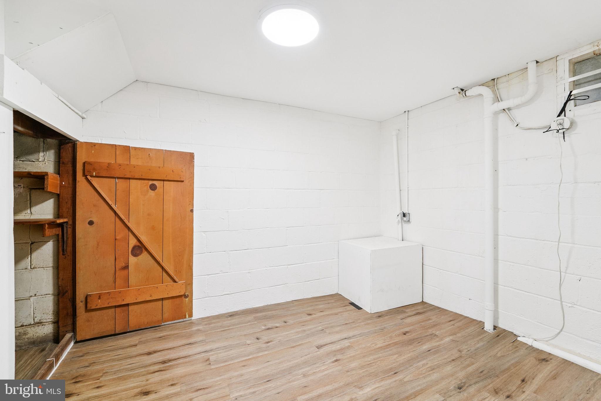 WILLIAMSBURG - Residential