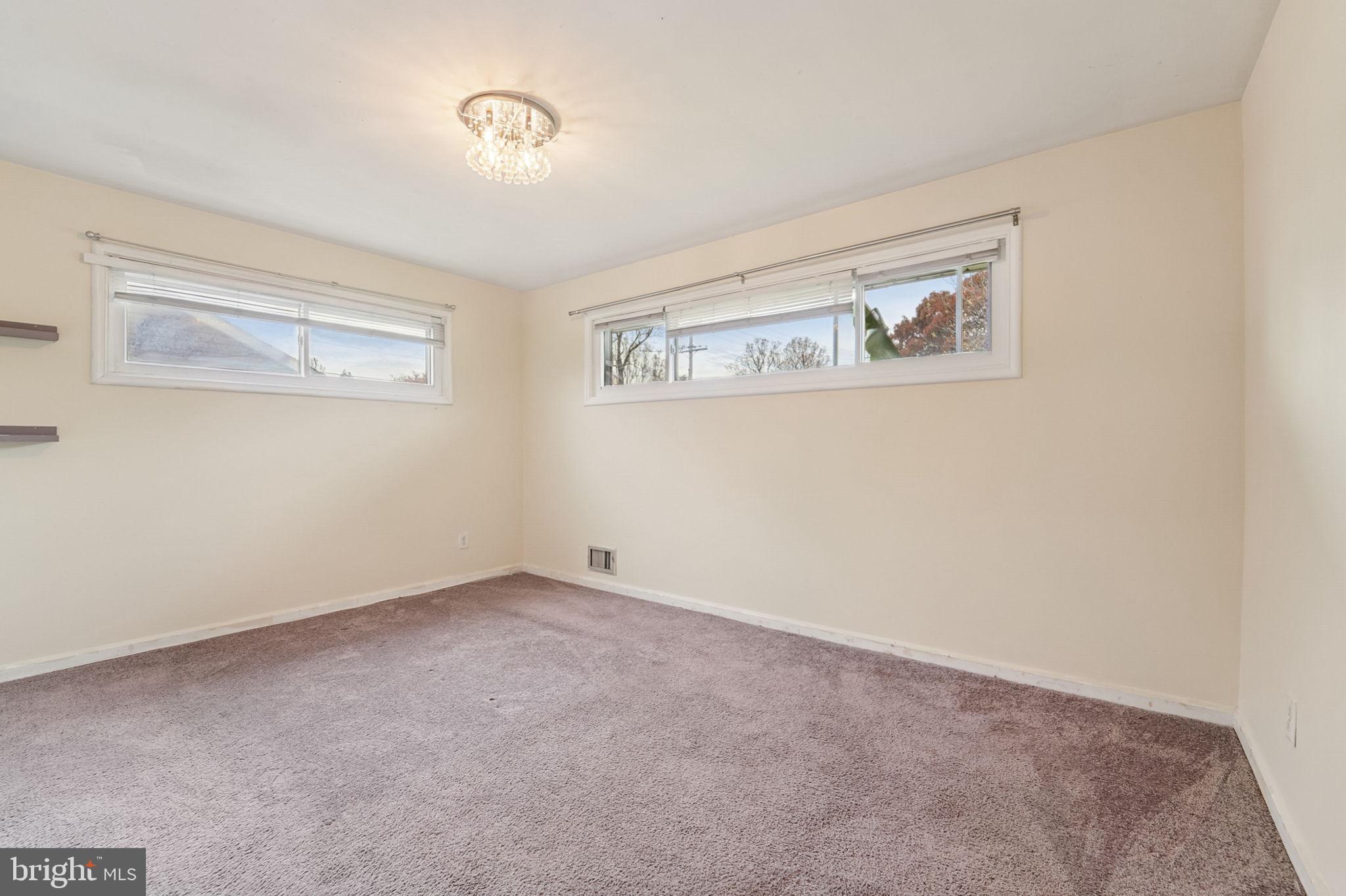 WILLIAMSBURG - Residential