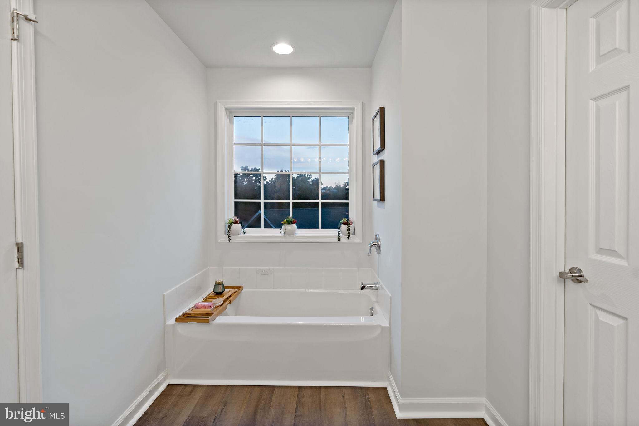 MIDDLE CREEK MANOR - Residential