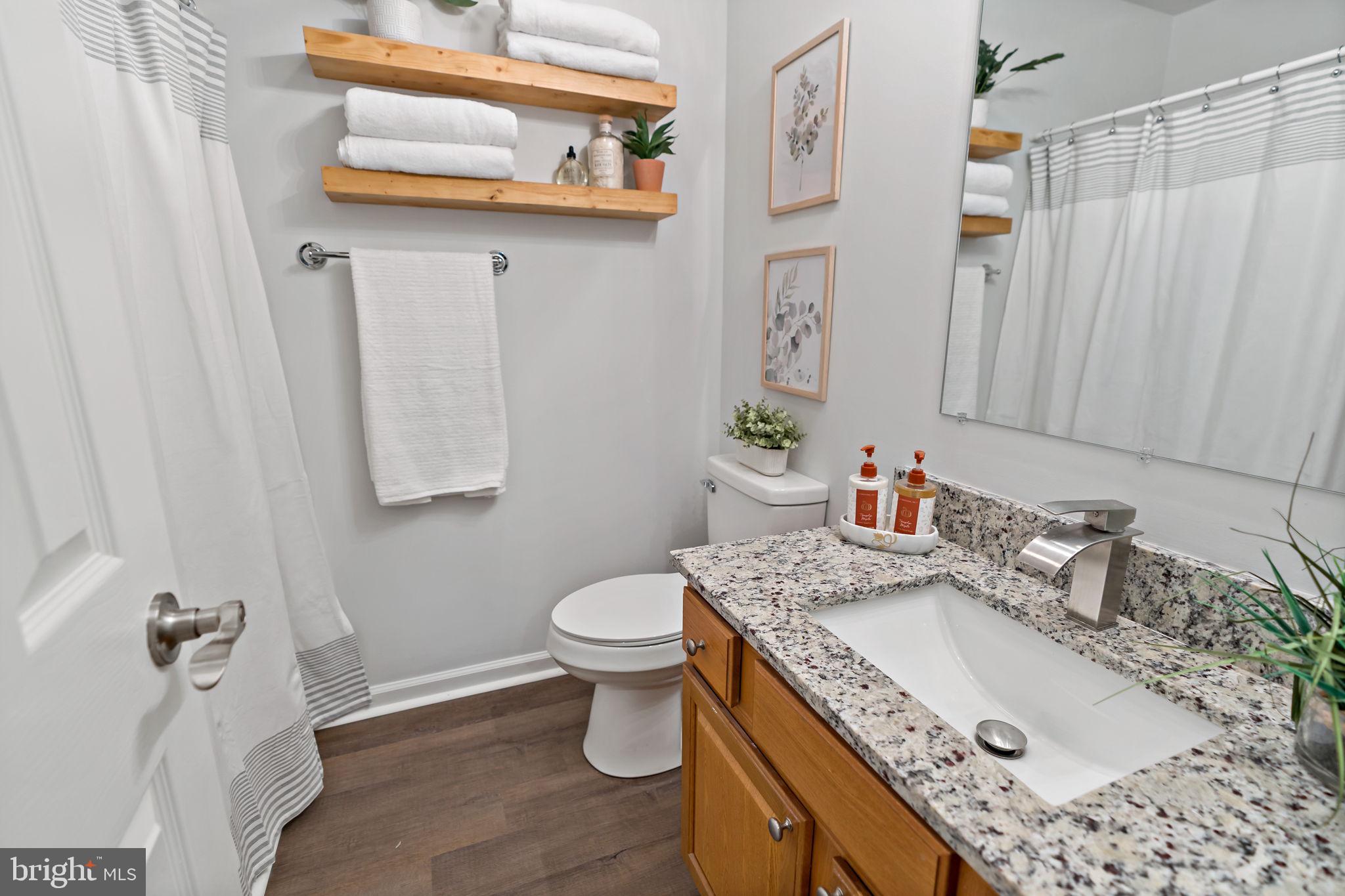 MIDDLE CREEK MANOR - Residential