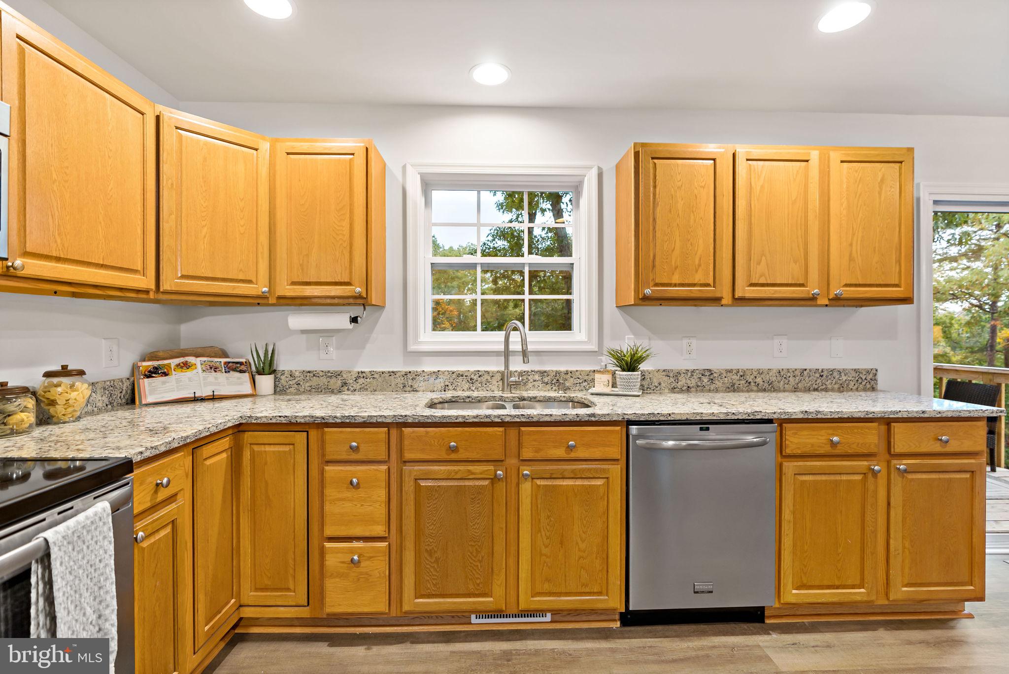 MIDDLE CREEK MANOR - Residential