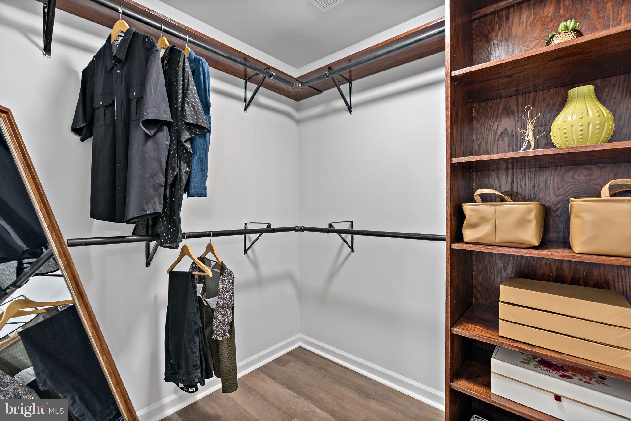 MIDDLE CREEK MANOR - Residential