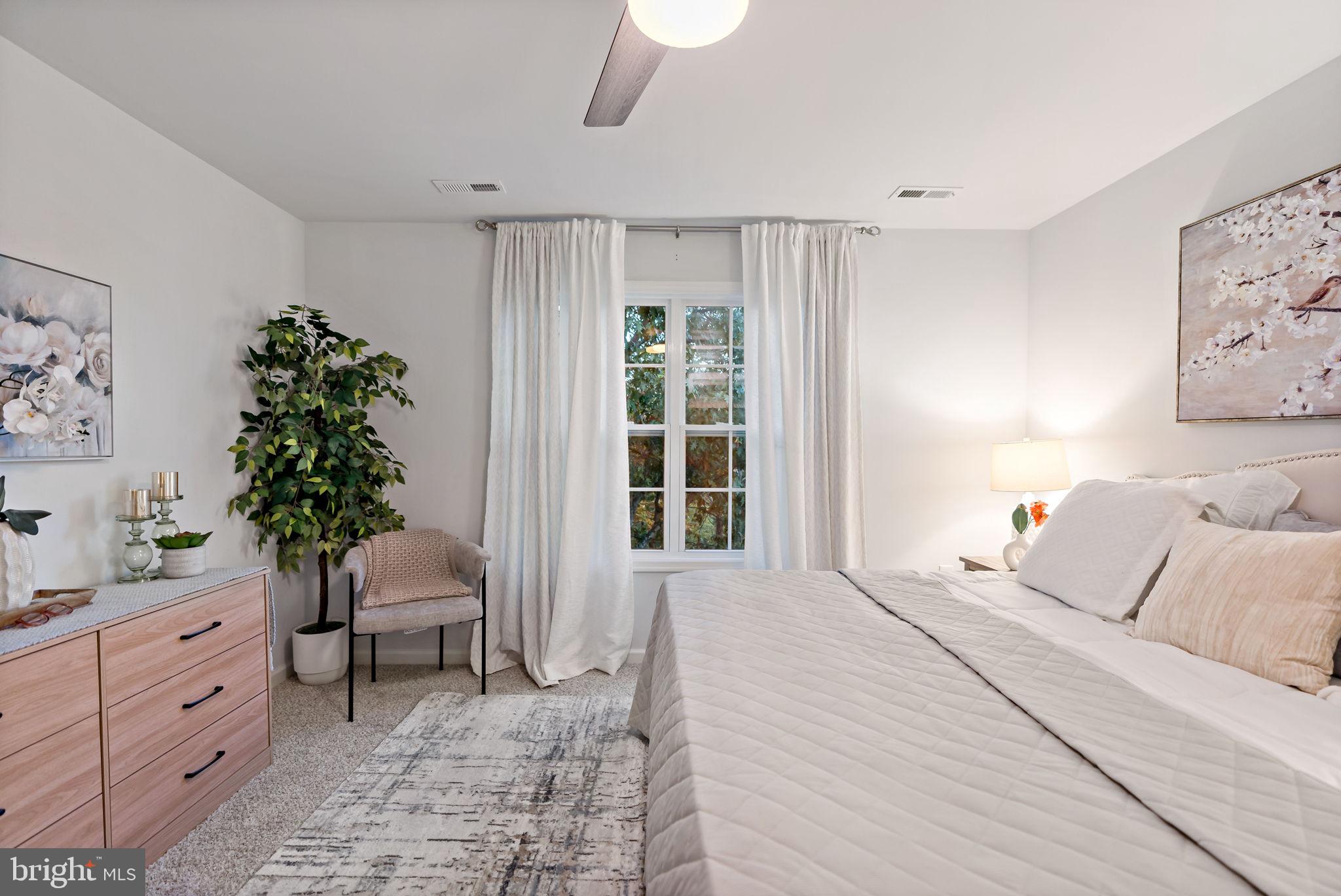 MIDDLE CREEK MANOR - Residential