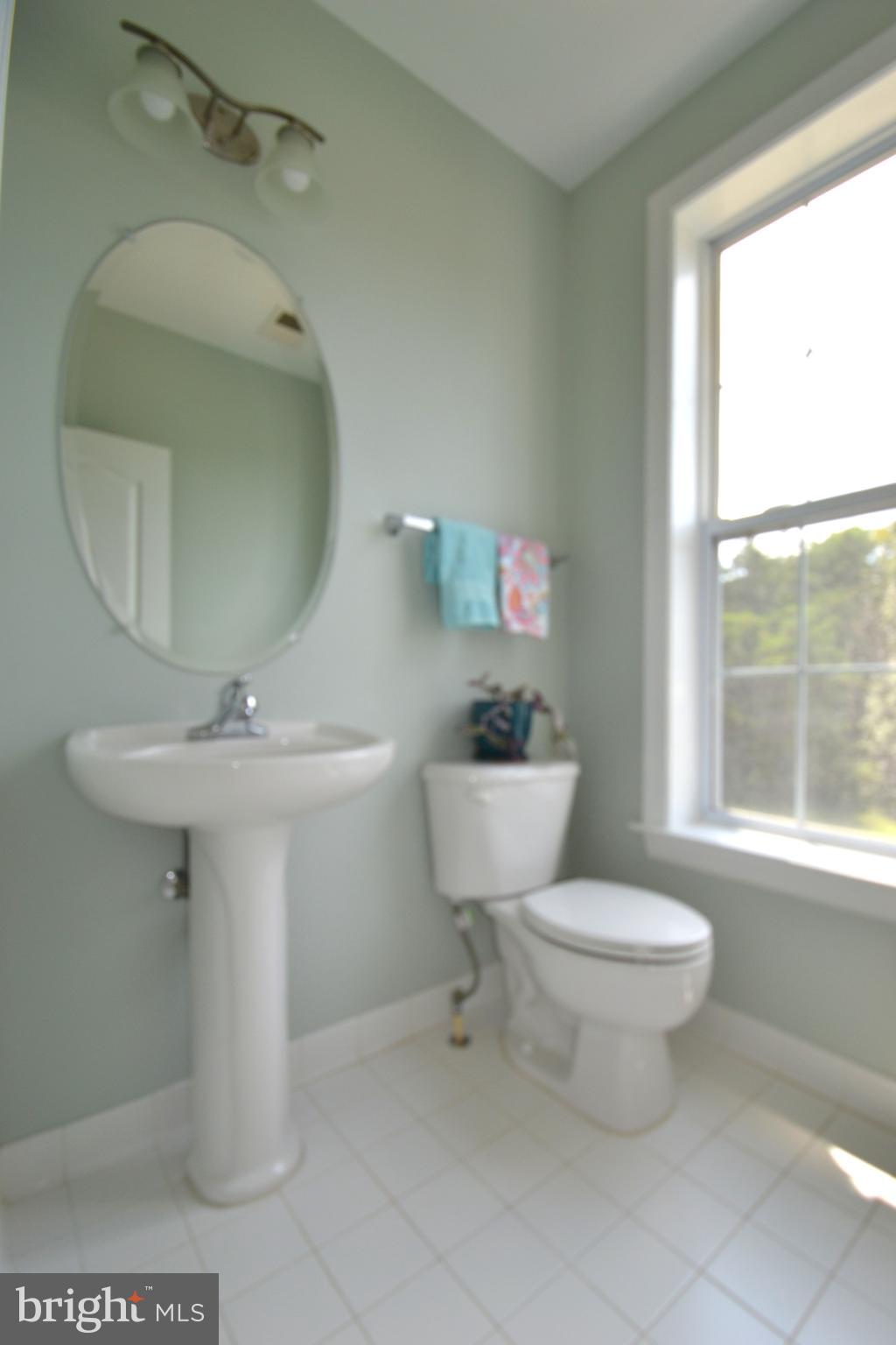 HAMPTON SQUARE CONDOMINIUMS - Residential