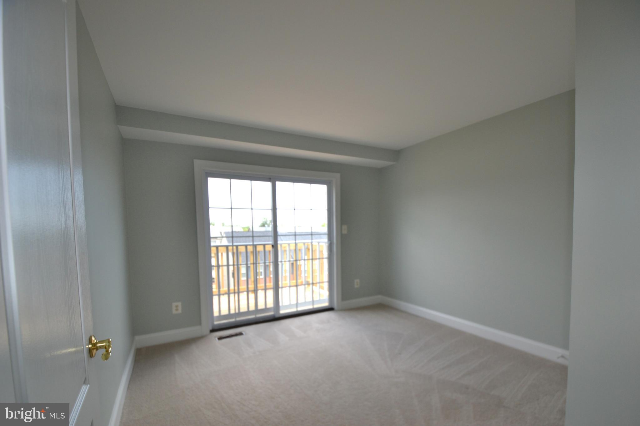 HAMPTON SQUARE CONDOMINIUMS - Residential