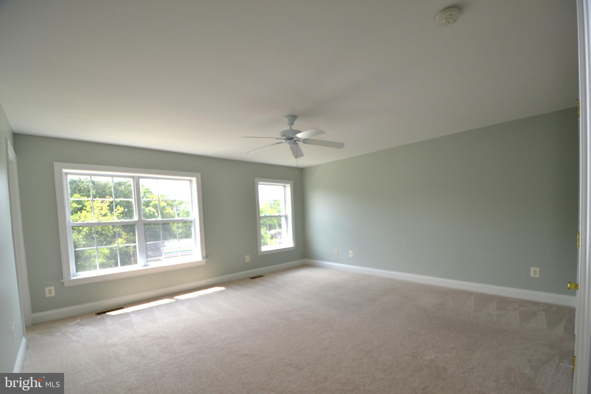 HAMPTON SQUARE CONDOMINIUMS - Residential