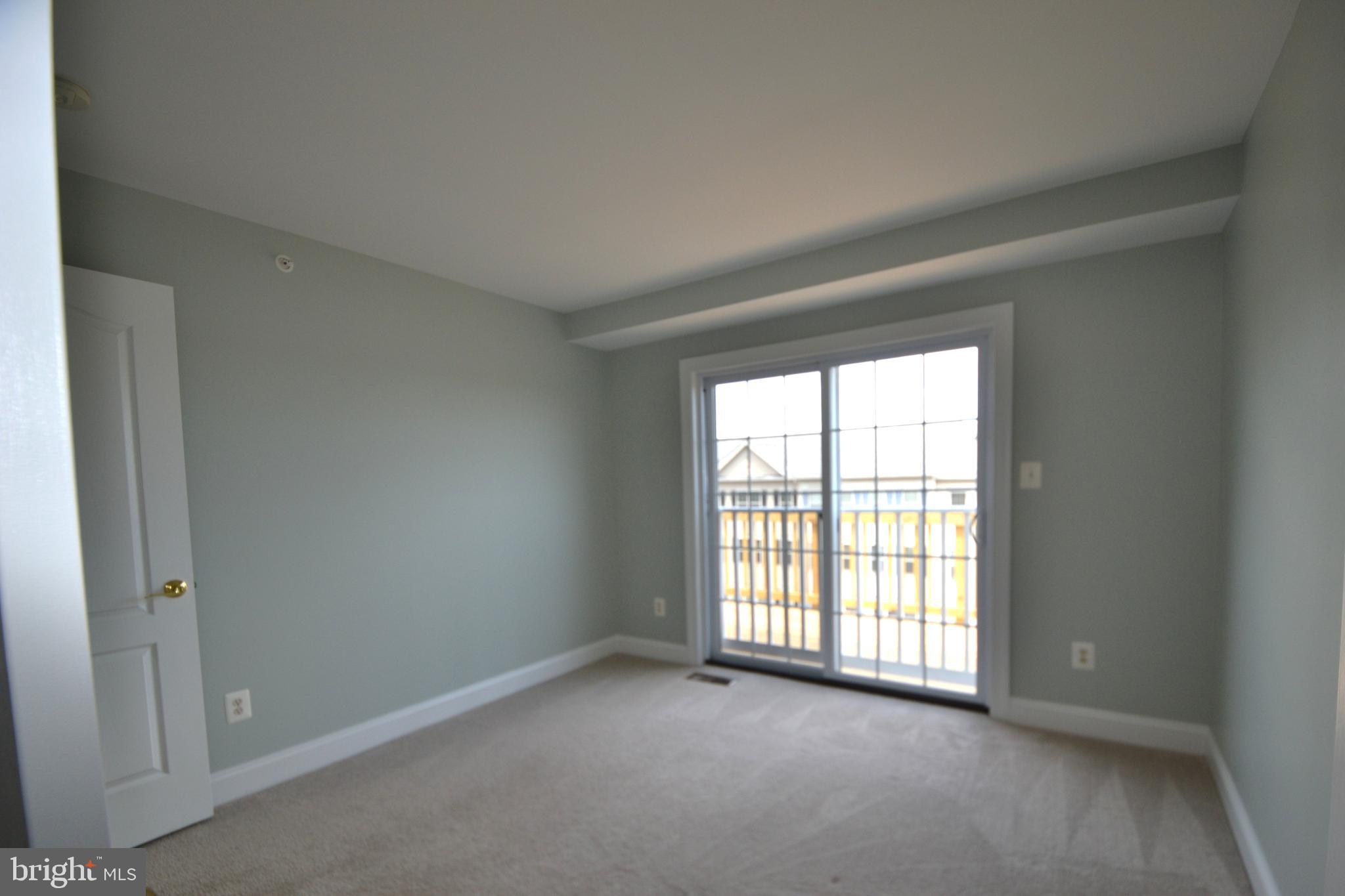 HAMPTON SQUARE CONDOMINIUMS - Residential