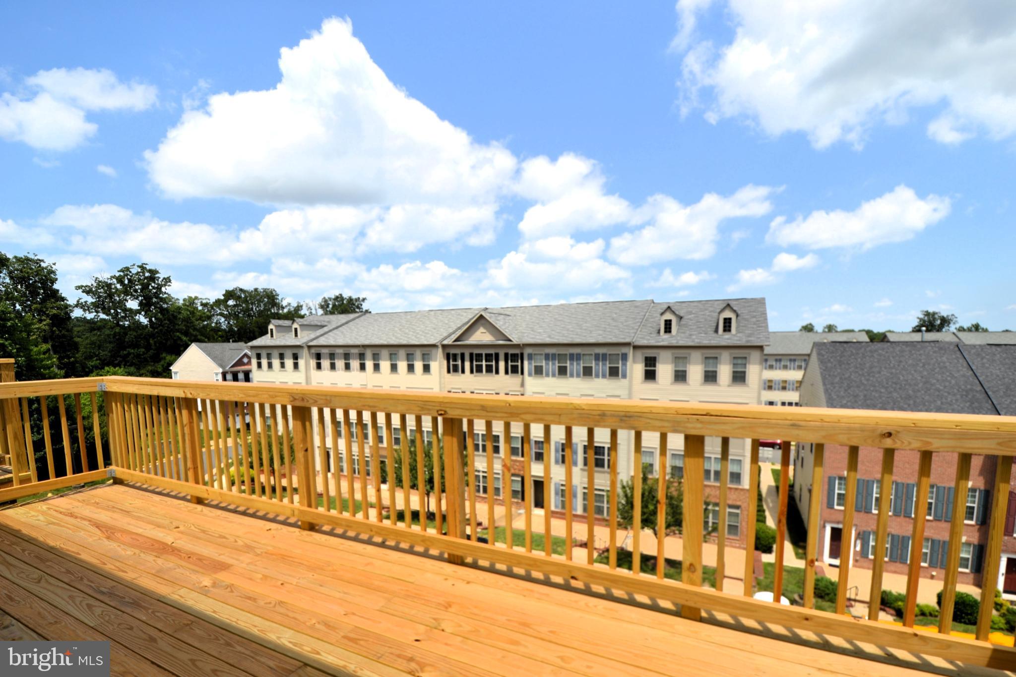 HAMPTON SQUARE CONDOMINIUMS - Residential