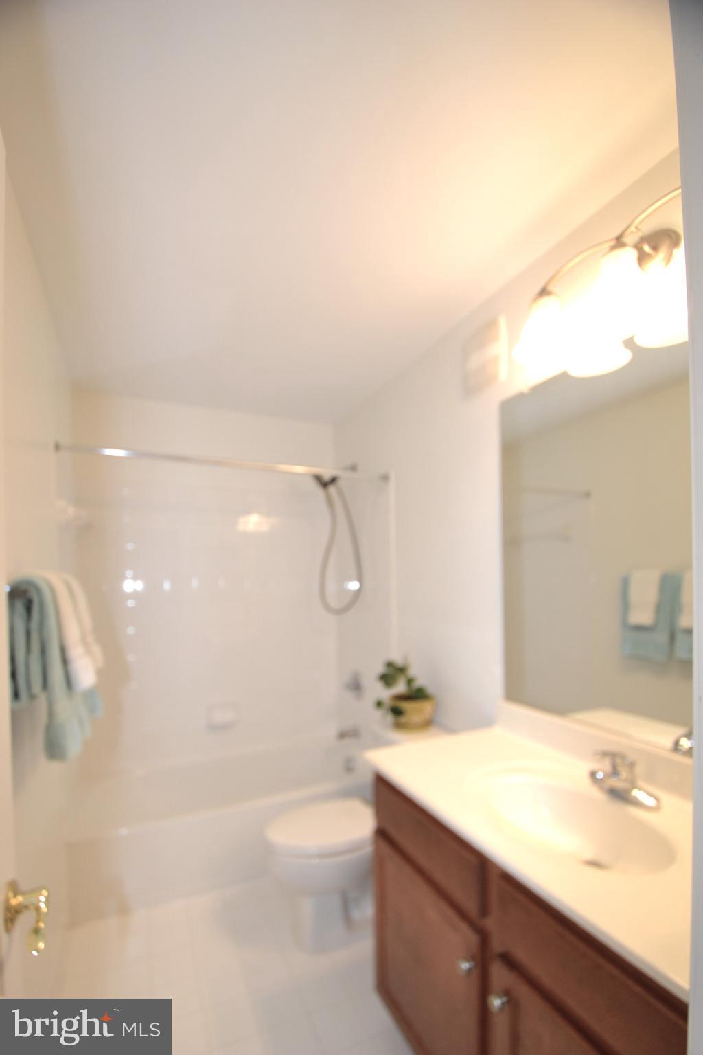 HAMPTON SQUARE CONDOMINIUMS - Residential