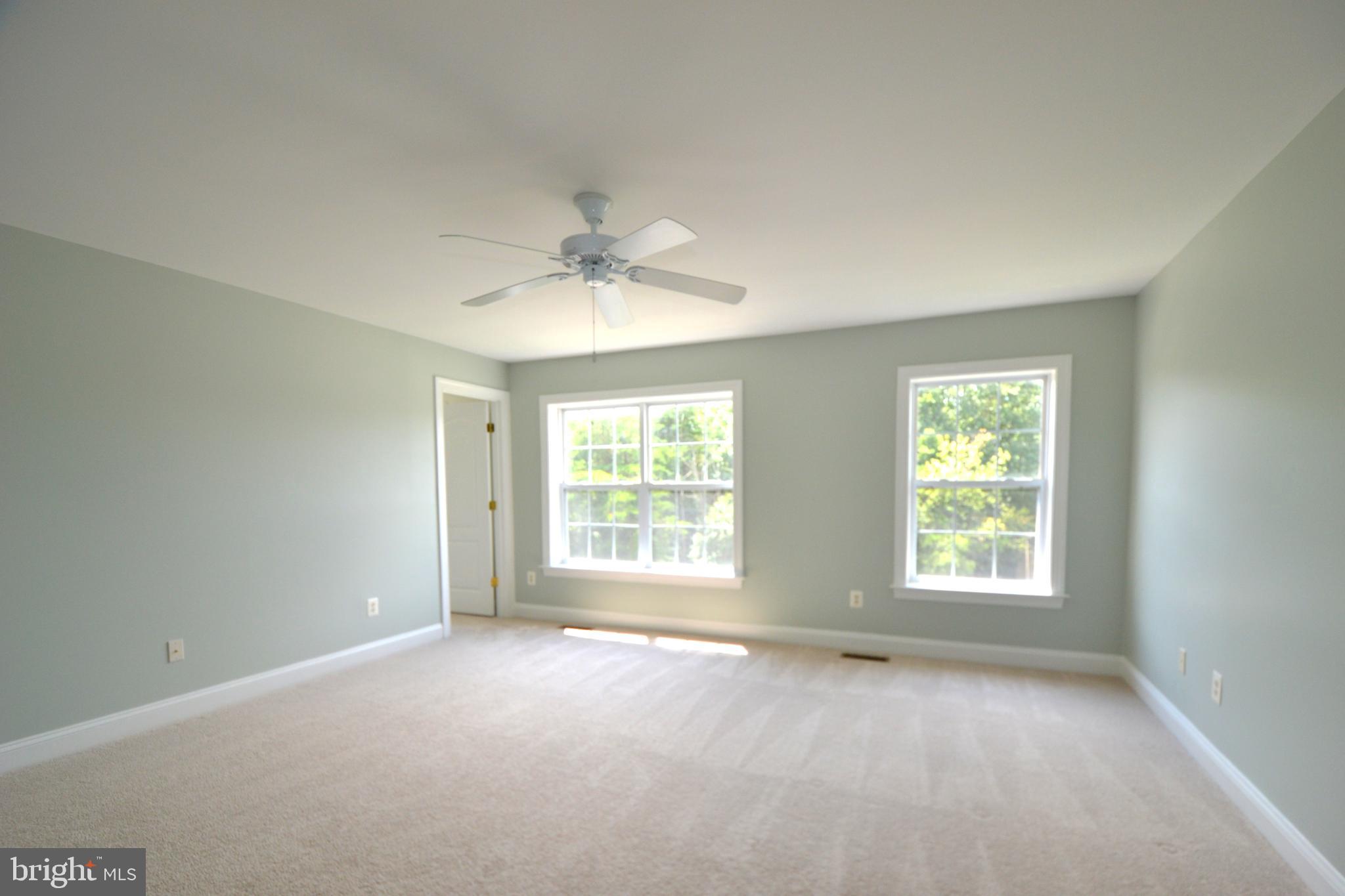 HAMPTON SQUARE CONDOMINIUMS - Residential