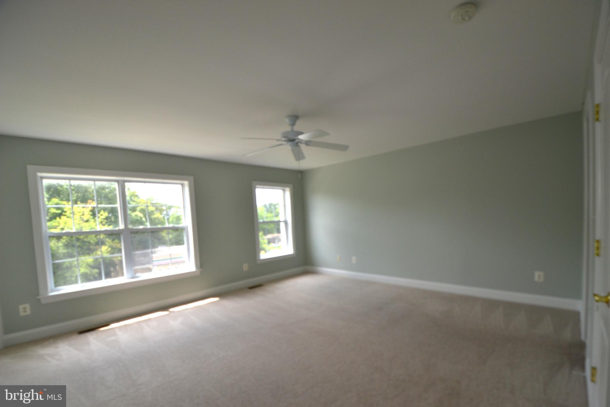 HAMPTON SQUARE CONDOMINIUMS - Residential