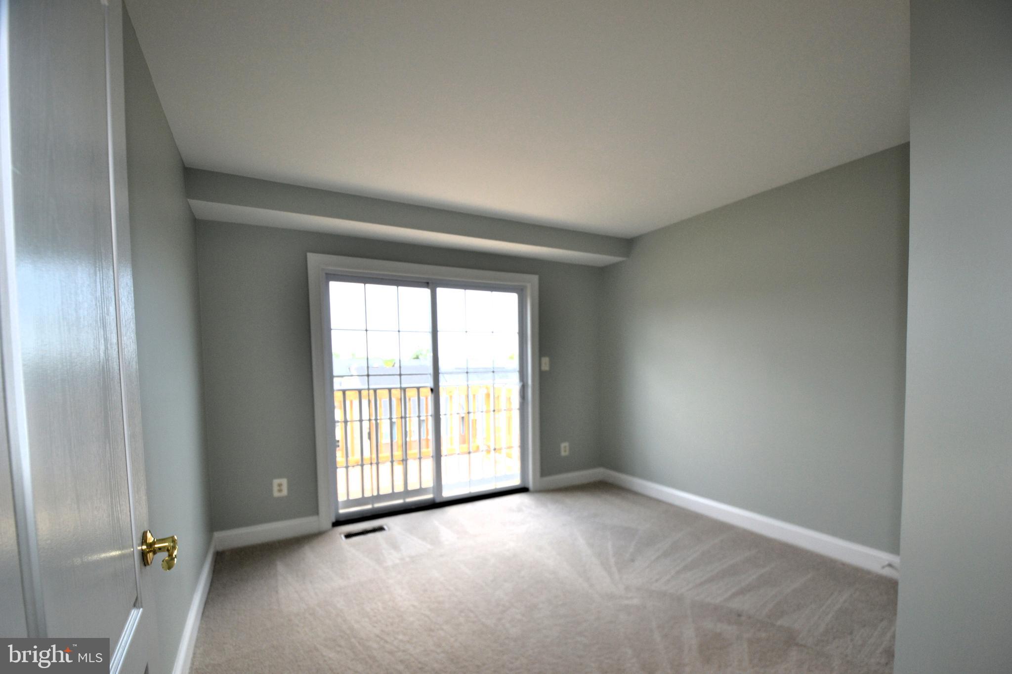 HAMPTON SQUARE CONDOMINIUMS - Residential