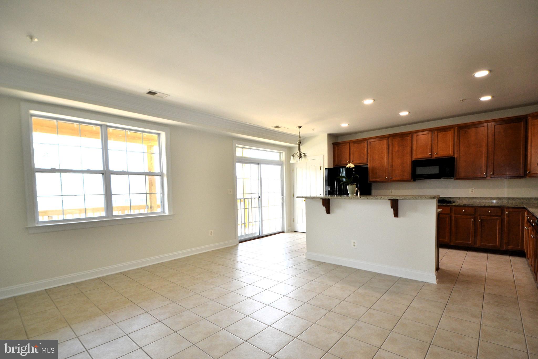 HAMPTON SQUARE CONDOMINIUMS - Residential