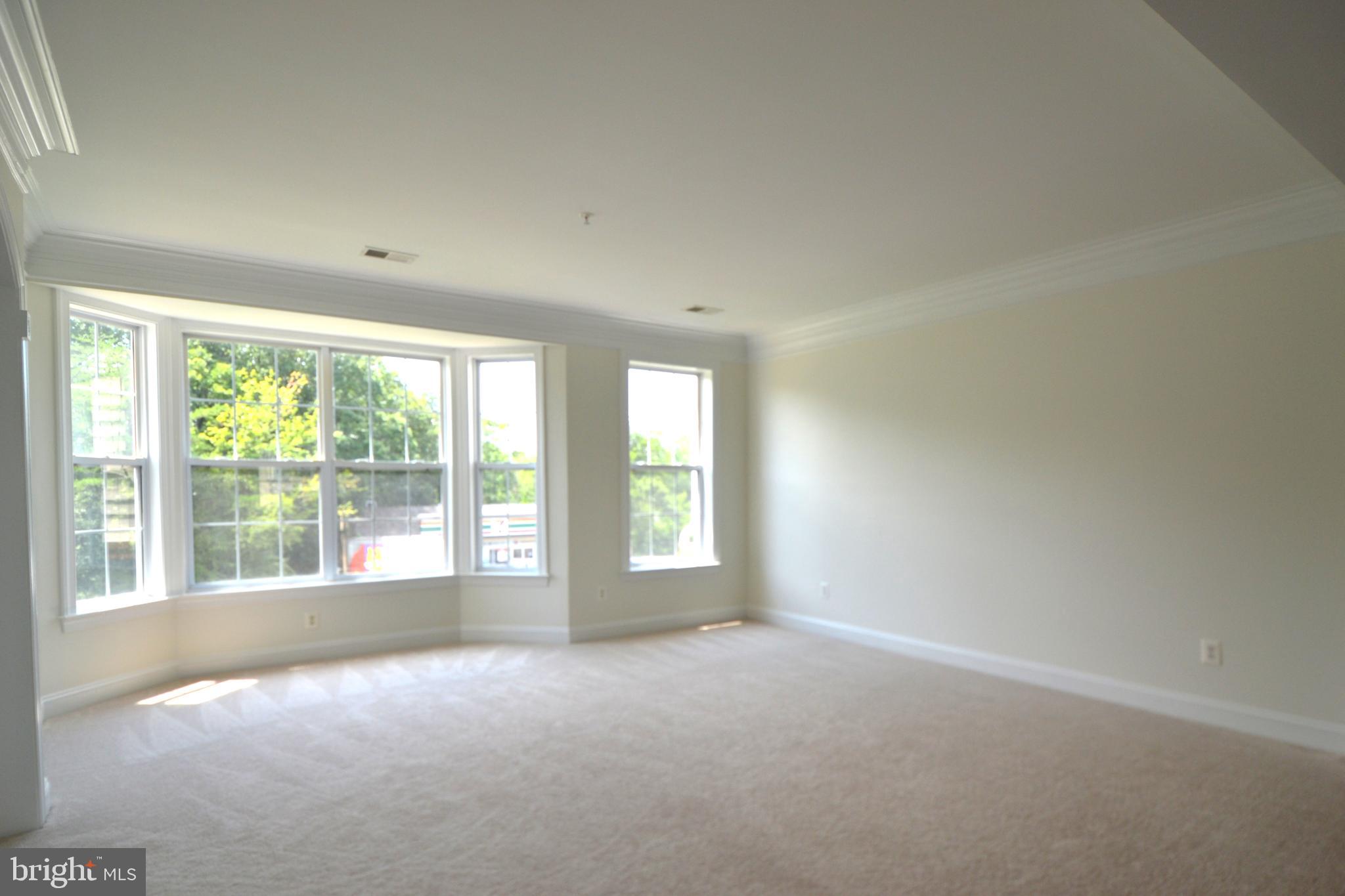 HAMPTON SQUARE CONDOMINIUMS - Residential