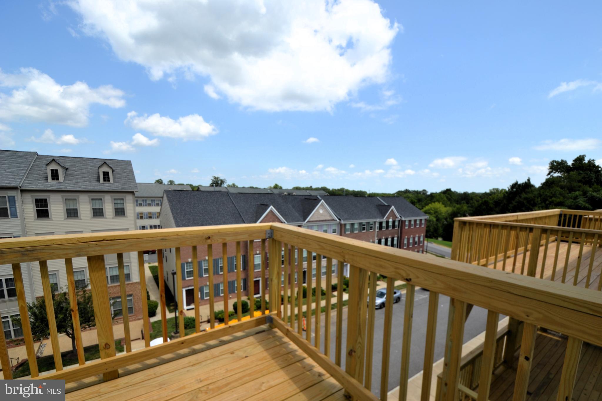 HAMPTON SQUARE CONDOMINIUMS - Residential