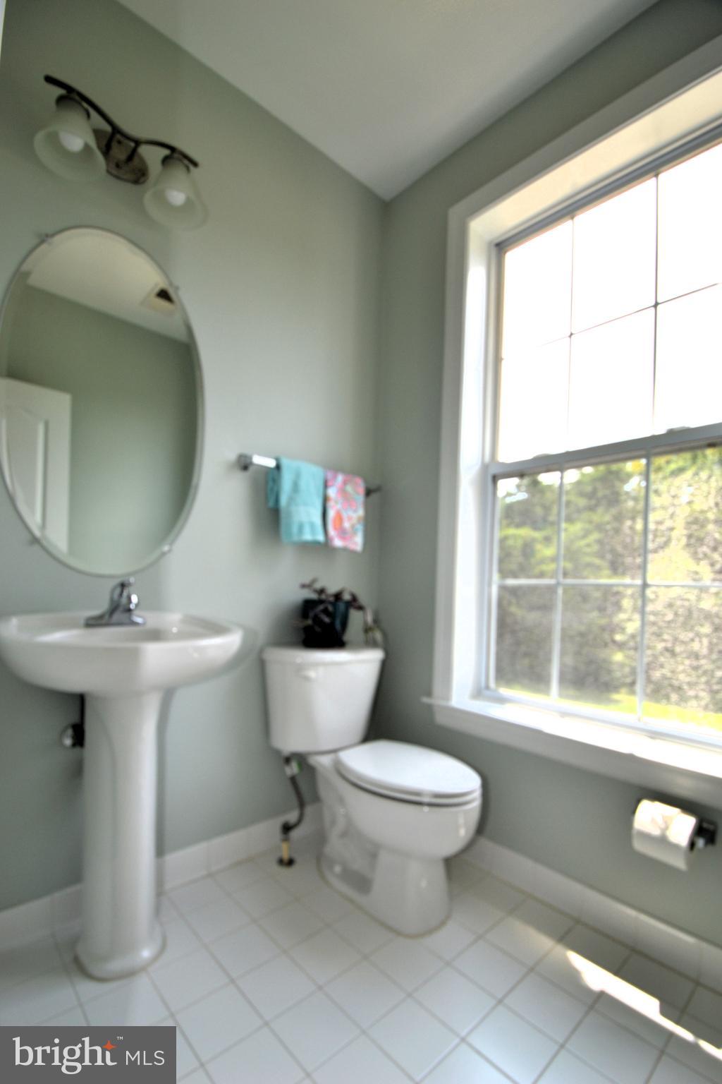 HAMPTON SQUARE CONDOMINIUMS - Residential