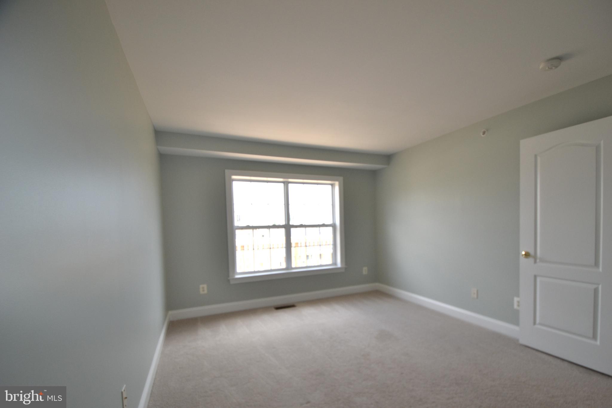 HAMPTON SQUARE CONDOMINIUMS - Residential