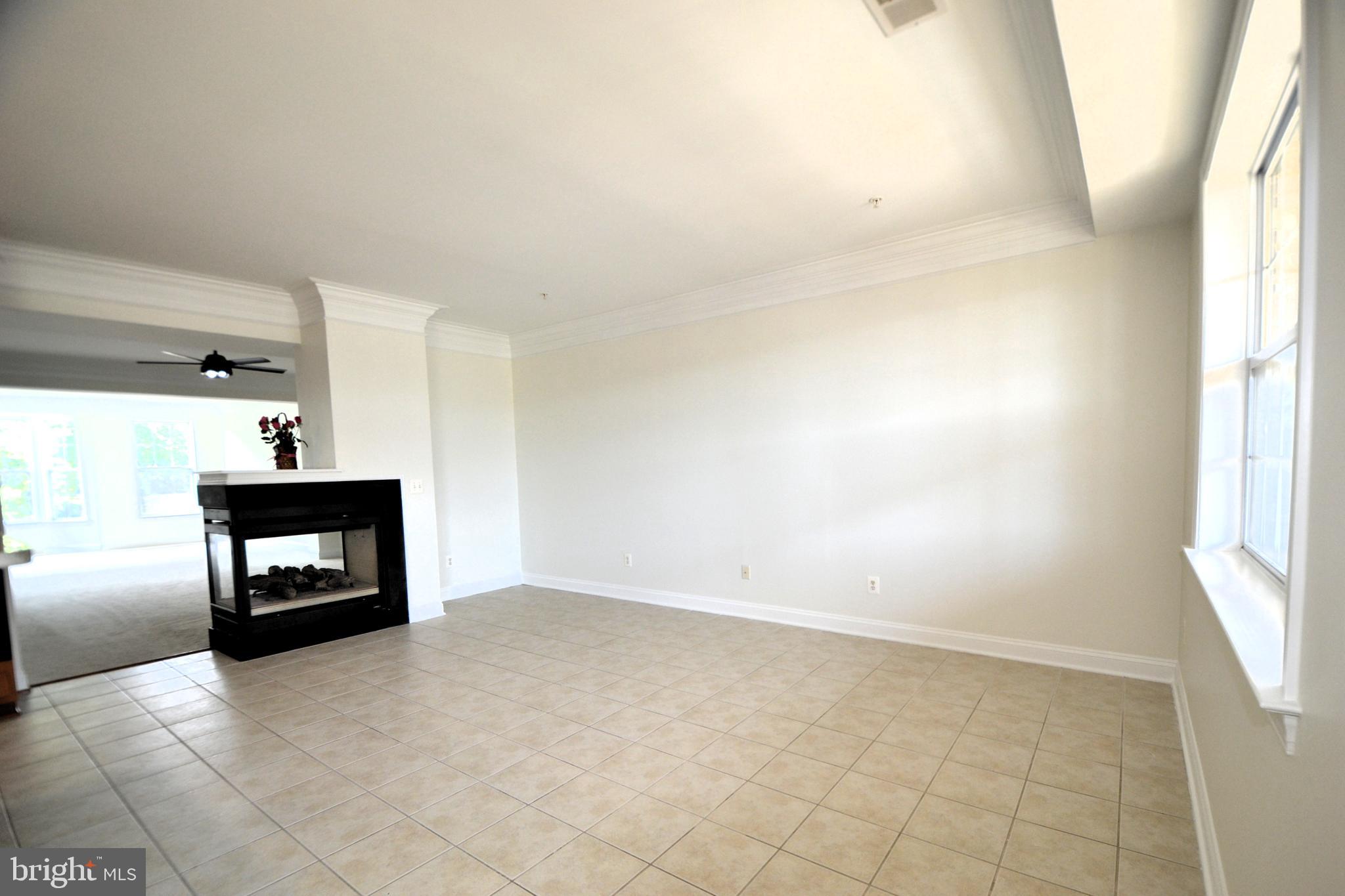 HAMPTON SQUARE CONDOMINIUMS - Residential