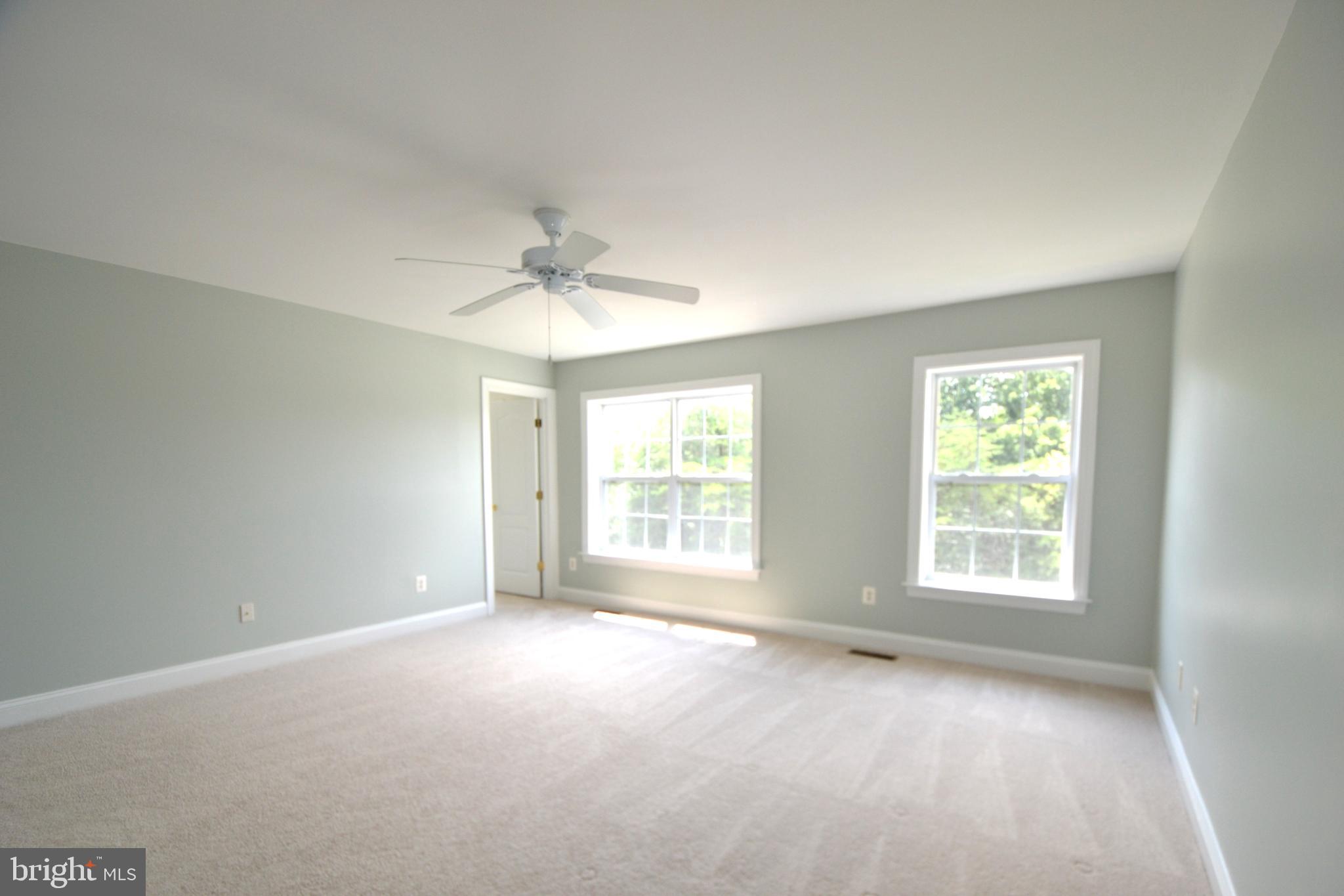 HAMPTON SQUARE CONDOMINIUMS - Residential