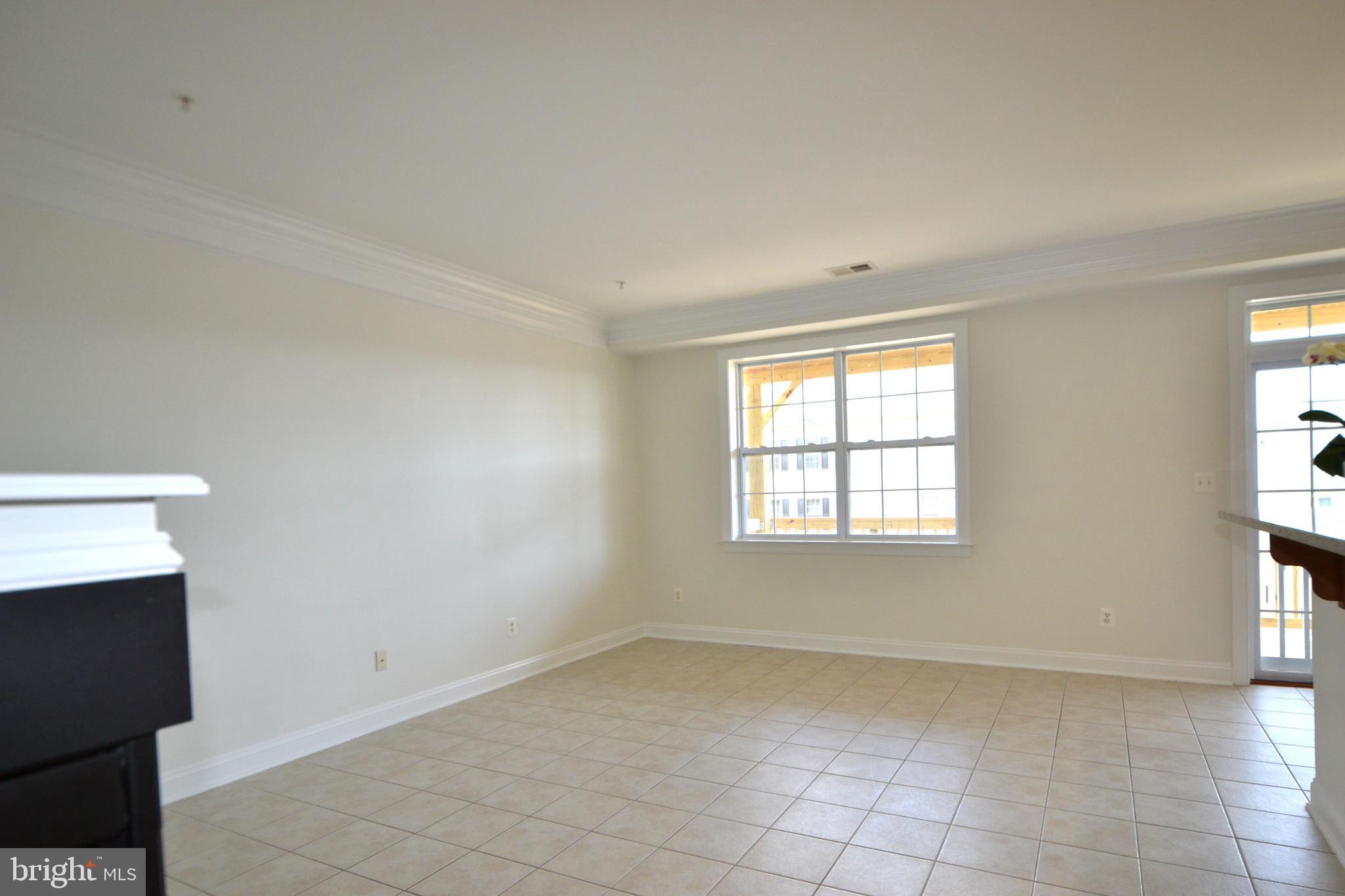 HAMPTON SQUARE CONDOMINIUMS - Residential