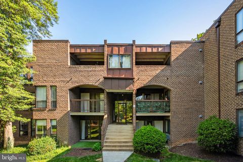 Photo of 11240 Chestnut Grove Square #157, RESTON, VA 20190 (MLS # VAFX2310524)