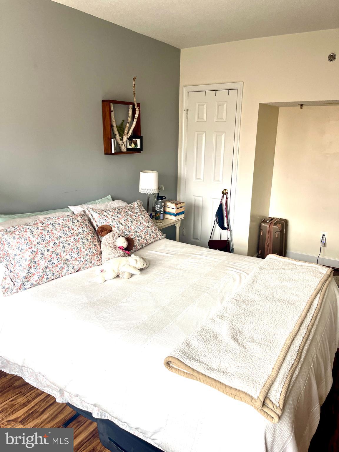 RIVERTON CONDOMINIUMS - Residential Lease