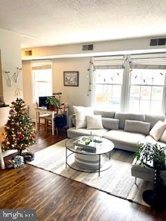 RIVERTON CONDOMINIUMS - Residential Lease