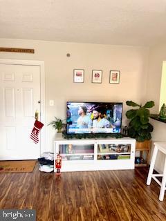 RIVERTON CONDOMINIUMS - Residential Lease