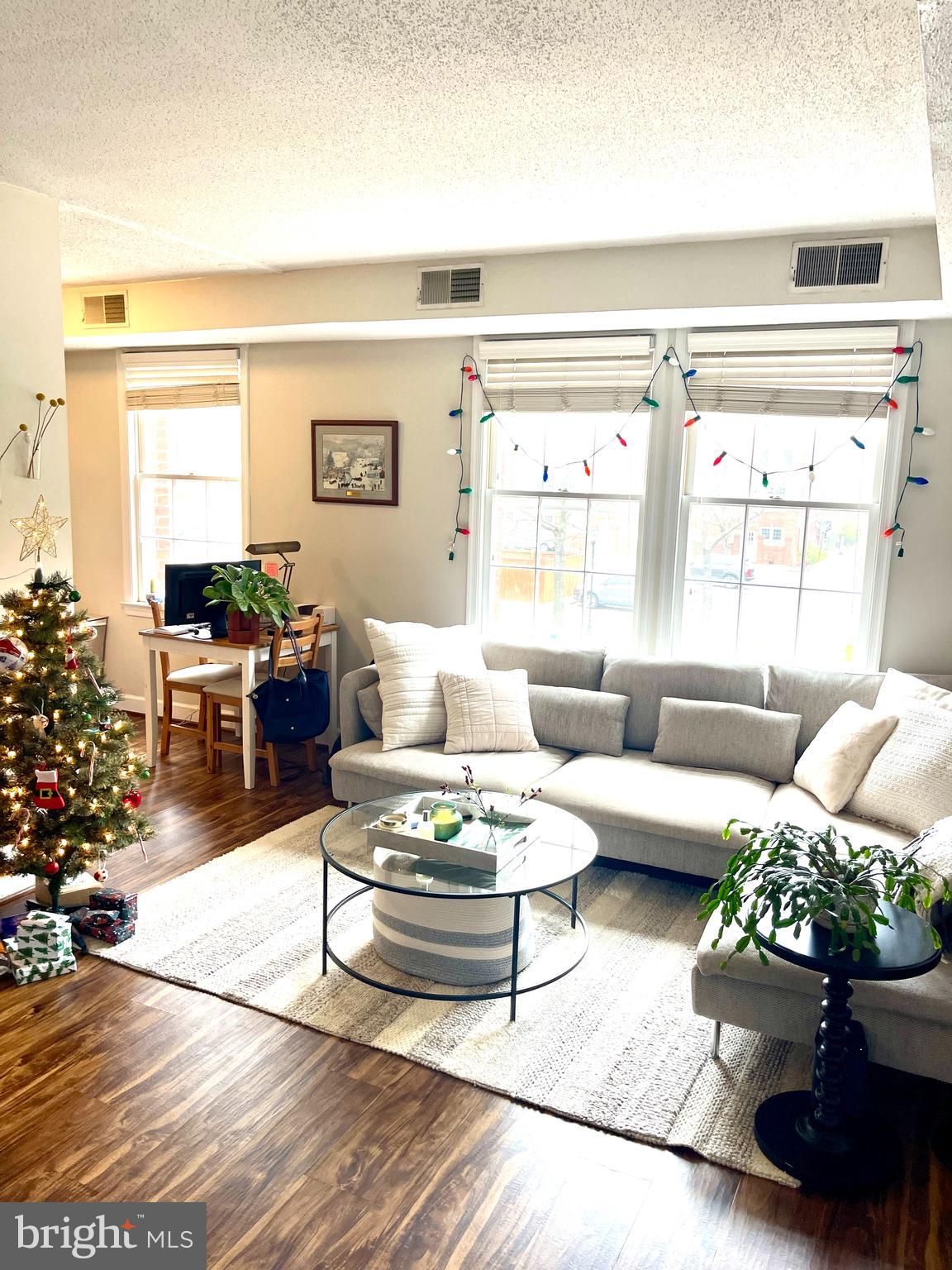 RIVERTON CONDOMINIUMS - Residential Lease