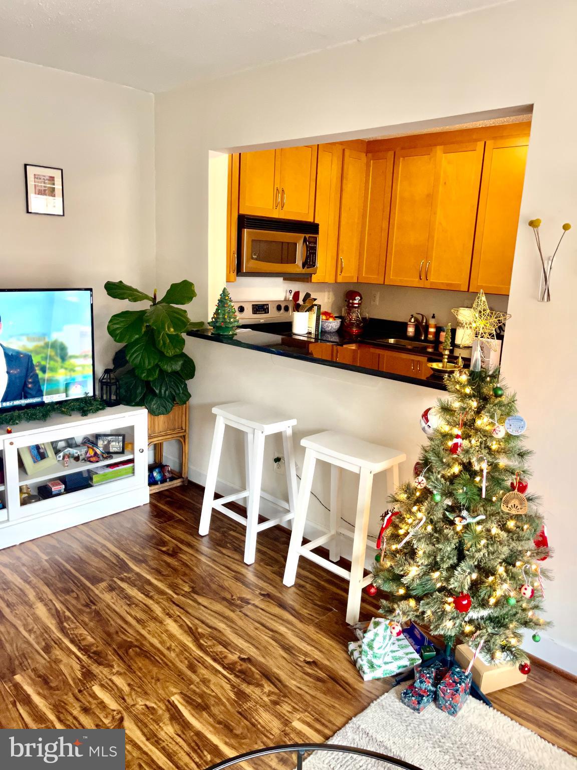 RIVERTON CONDOMINIUMS - Residential Lease