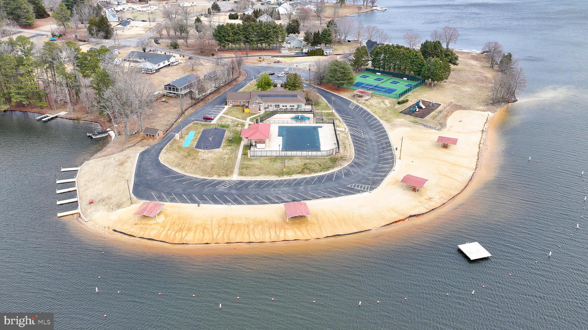 LAKE CAROLINE - Residential