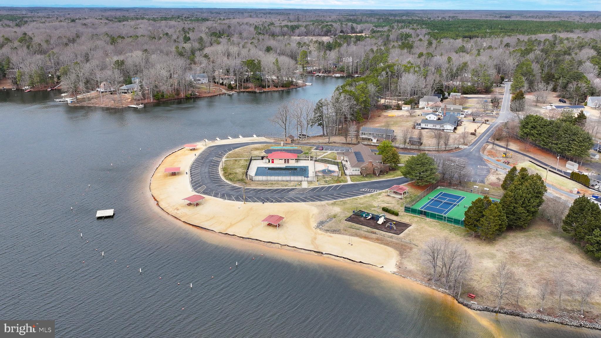 LAKE CAROLINE - Residential