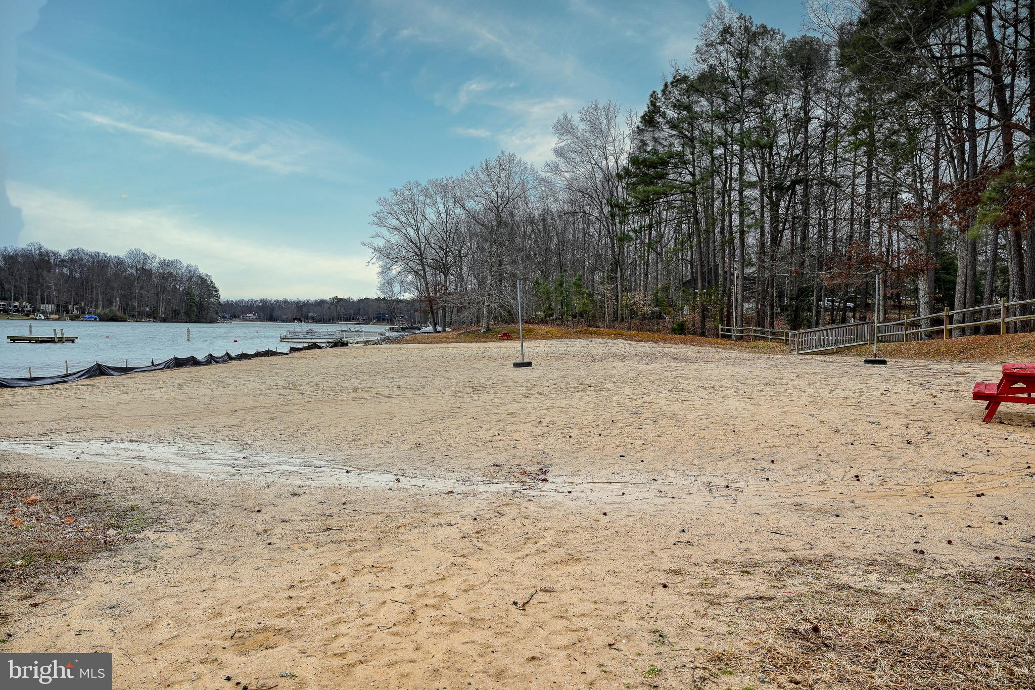 LAKE CAROLINE - Residential