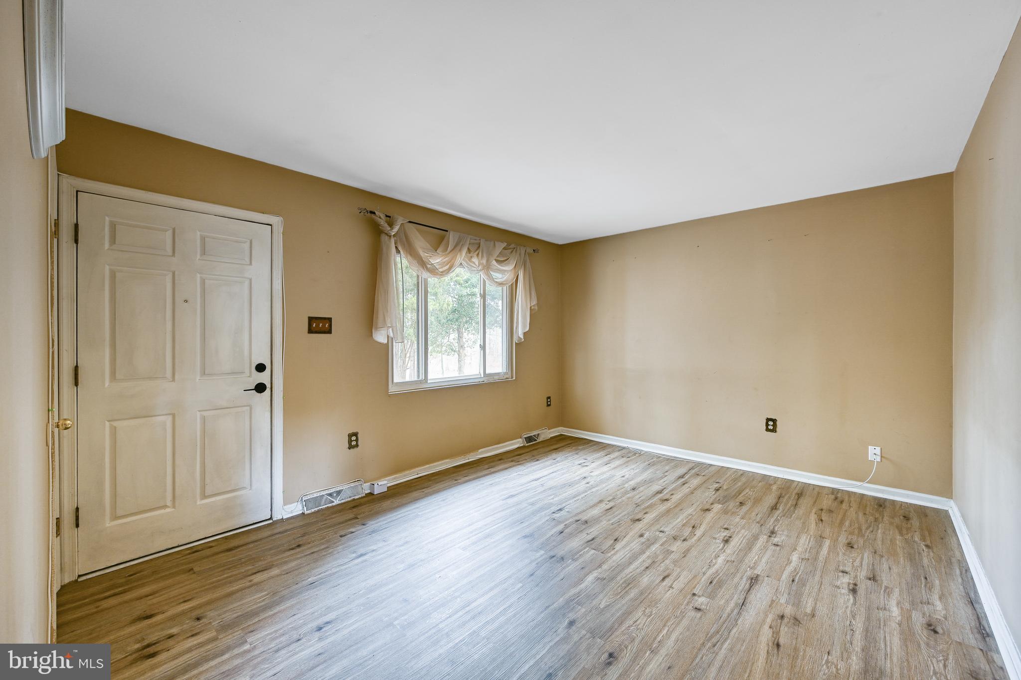 LAKE CAROLINE - Residential