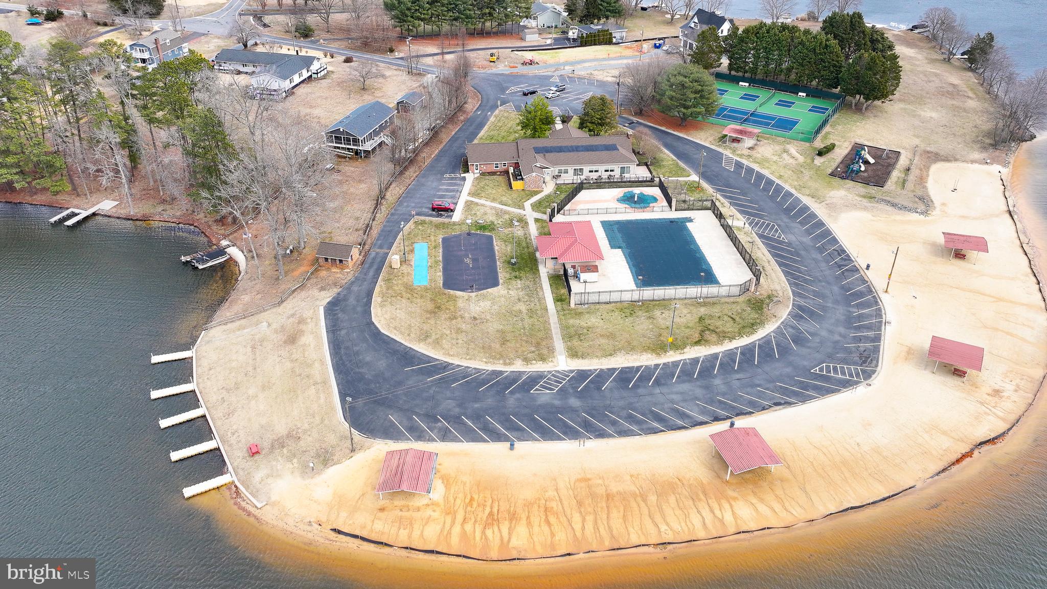 LAKE CAROLINE - Residential